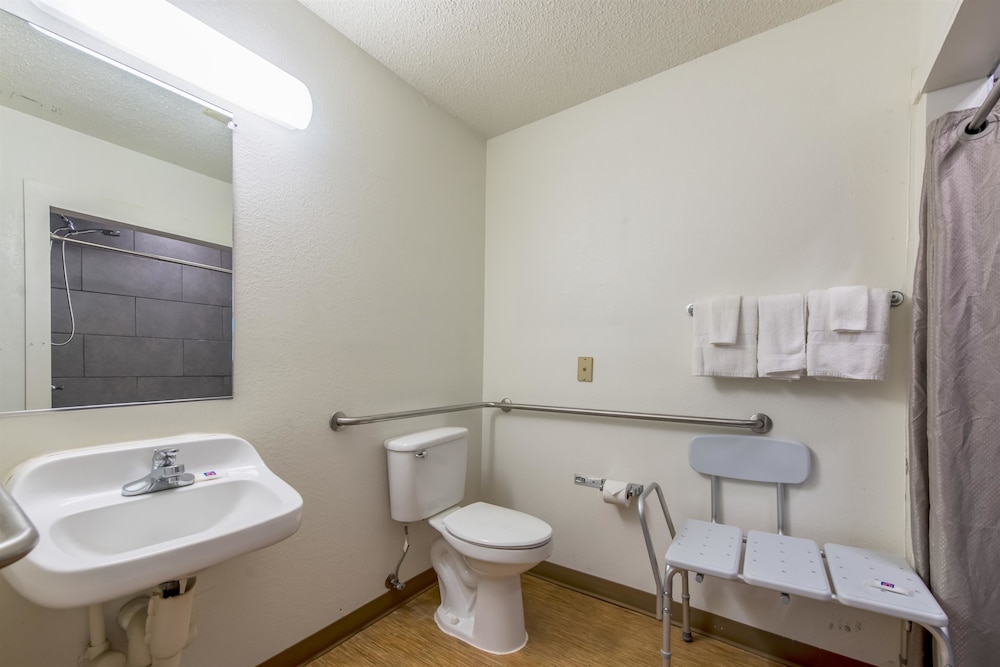 Motel6 Indianapolis, IN 46/51