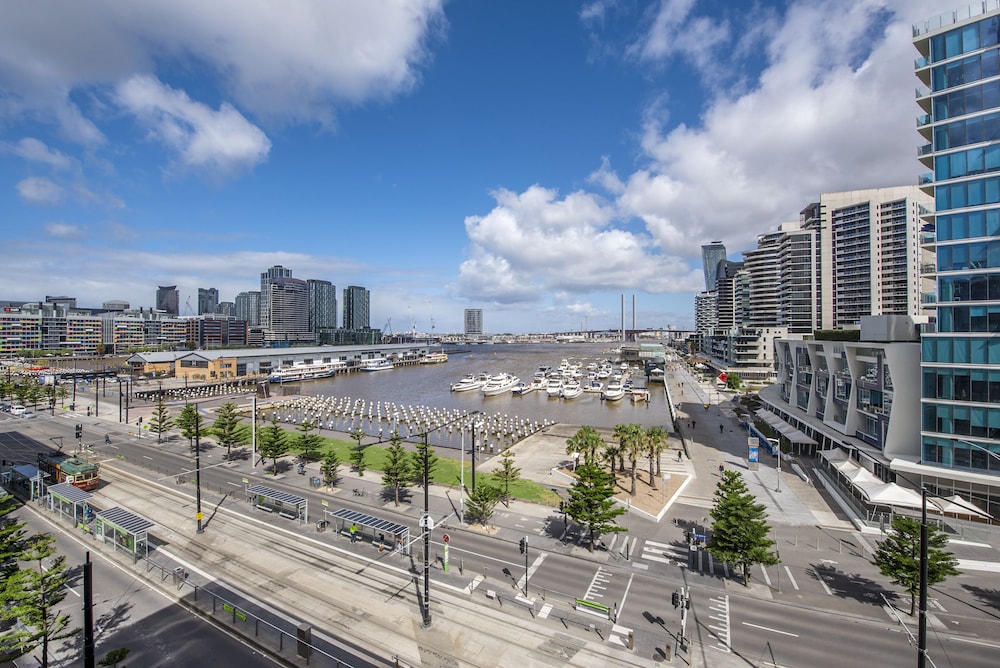 Docklands Private Collection of Apartments - Digital Harbour 4/50