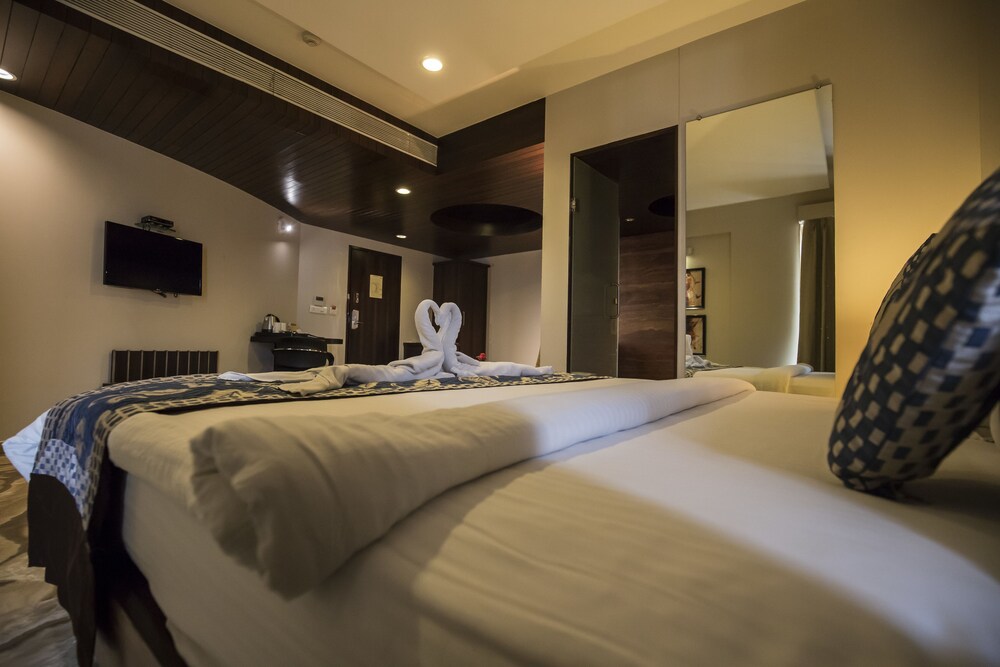 Bizz The Hotel 11/68