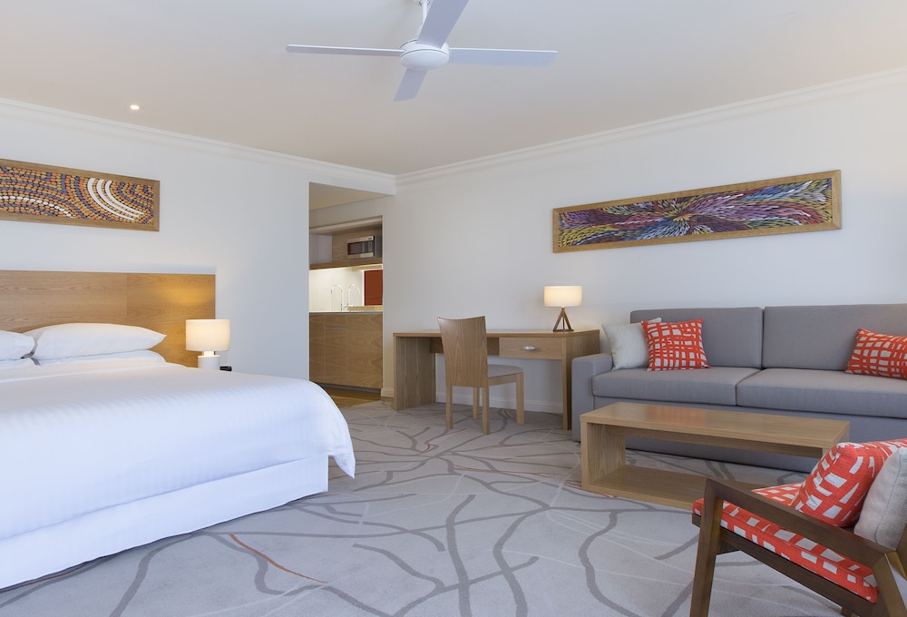 Superior, King Bed, Village View