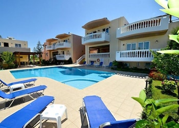 GOLDEN ROSE SUITES photo5