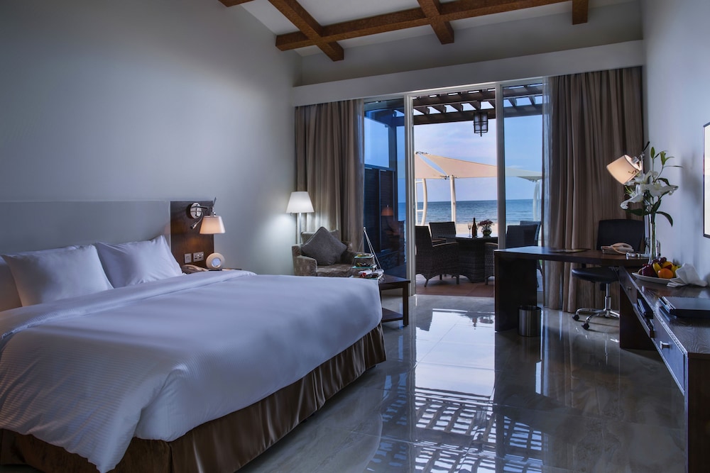 Premium, Chalet, King Bed, Beach Front, Terrace