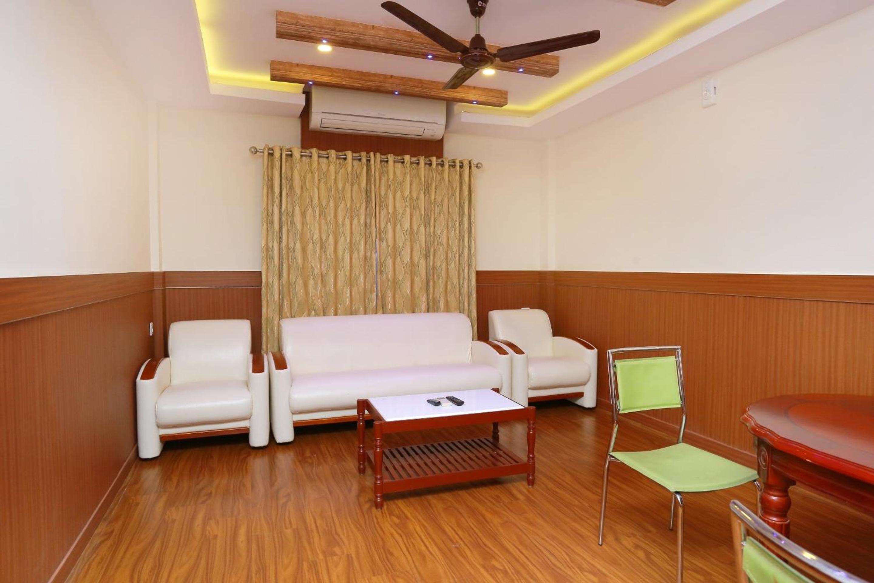 Capital O 14702 Kovilakam Residency 18/30
