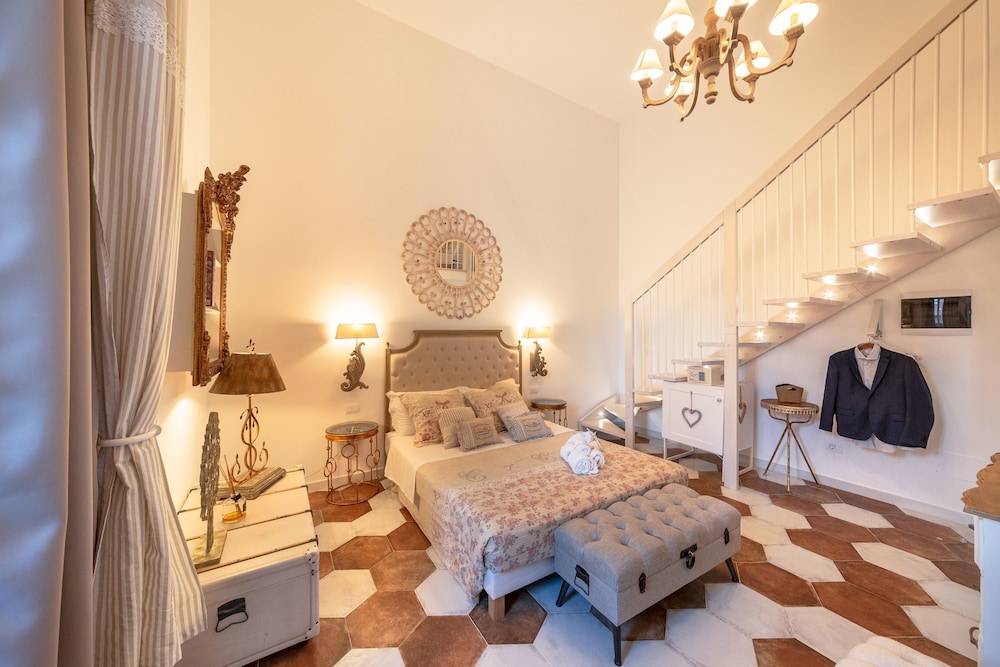 ROOM, QUADRUPLE