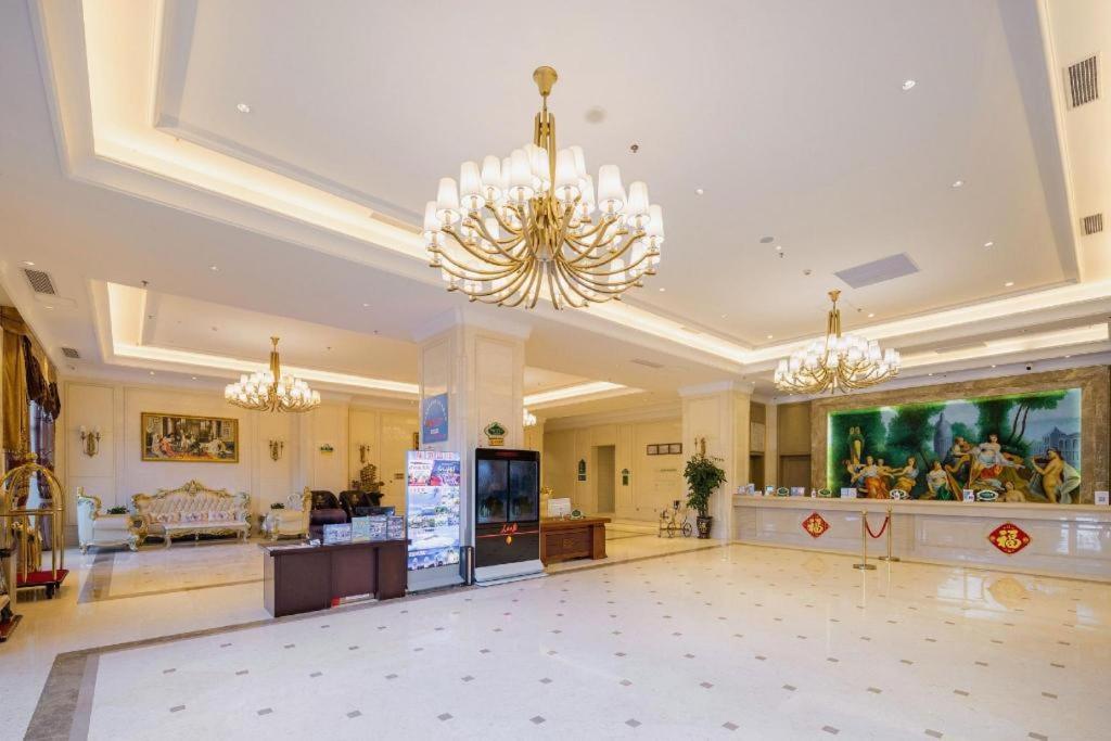 Vienna International Hotel (Sanya High-speed Railway Station) 6/39
