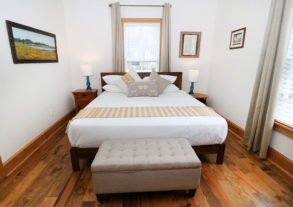 Sweetwater Branch Inn 25/77