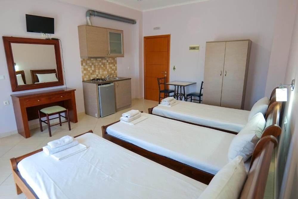 ROOM, TRIPLE