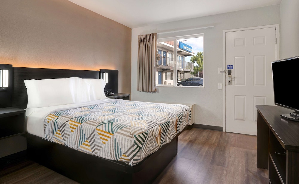 Motel6 Sacramento, CA - North 35/59