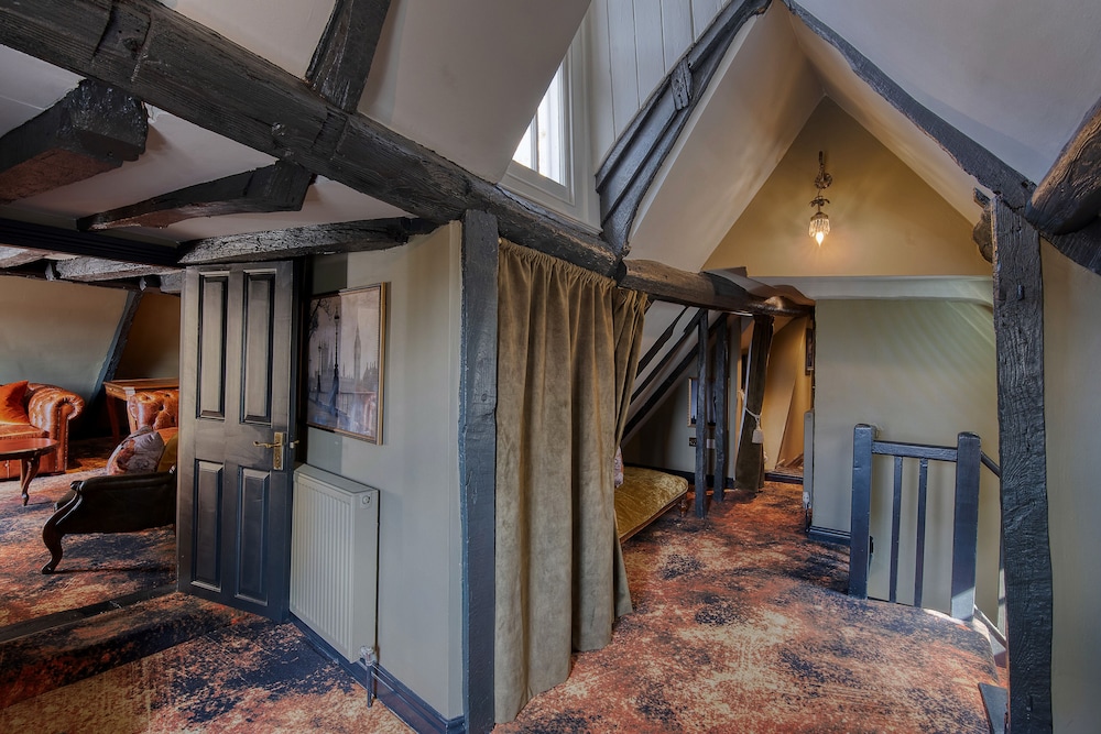 Guy Fawkes Inn 41/63