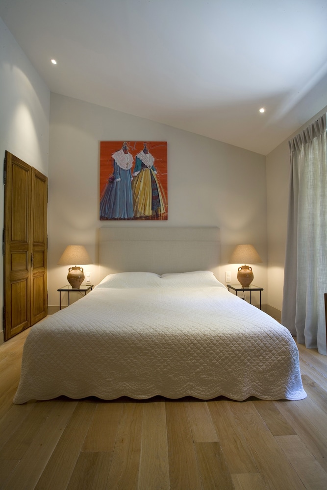 Queen Bed
