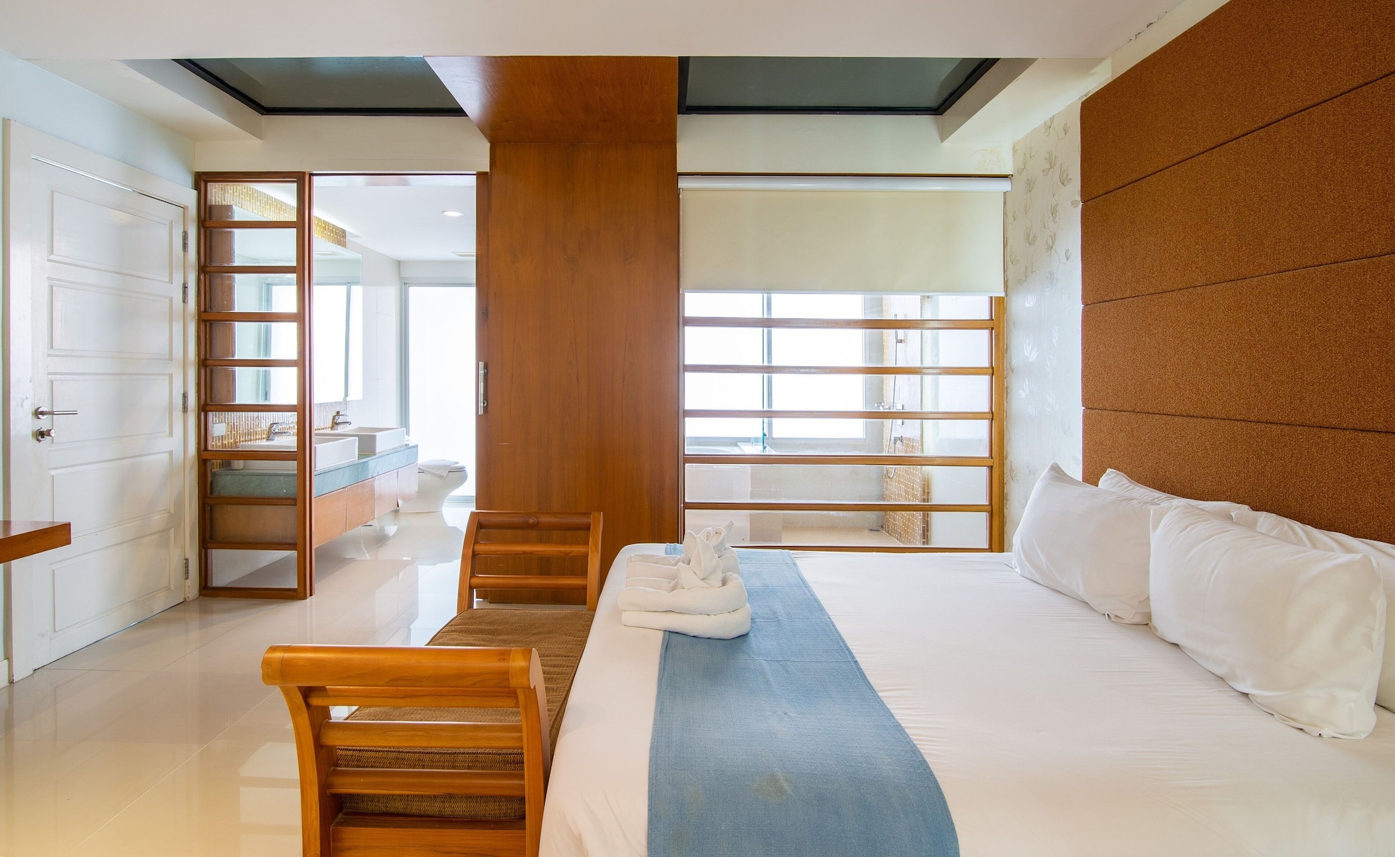 2 BEDROOMS, SUITE, SEA VIEW