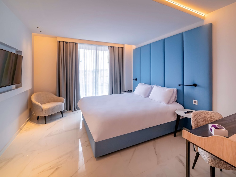 SUPERIOR, QUEEN BED, SEA VIEW, BALCONY