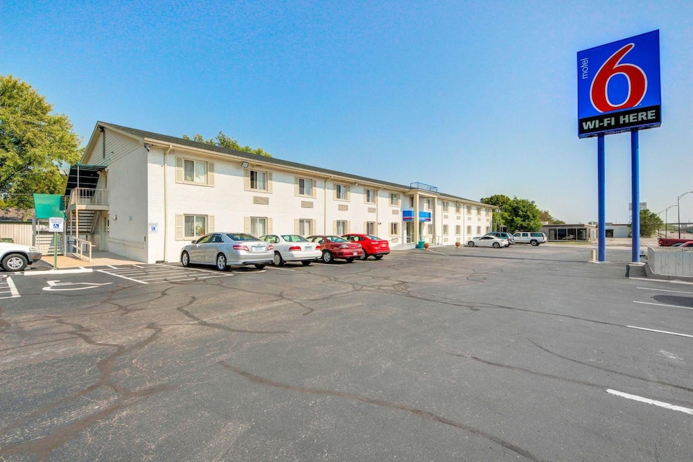 Motel6 Wichita, Kansas 44/57