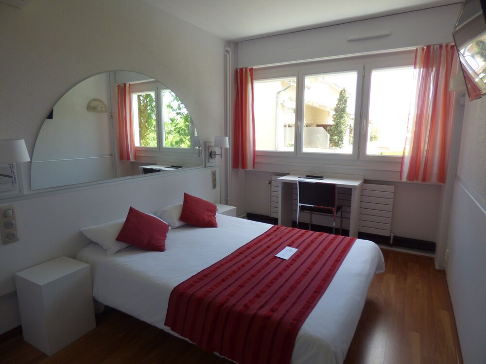 Escatel Hotel 10/60