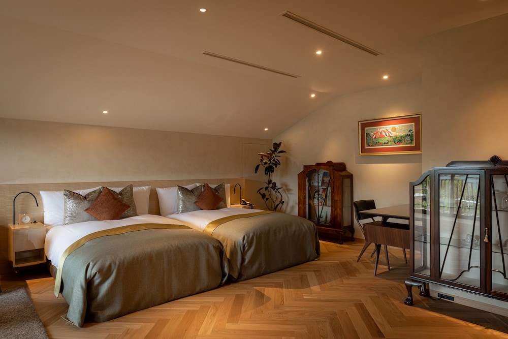 MODERATE, TWIN BEDS