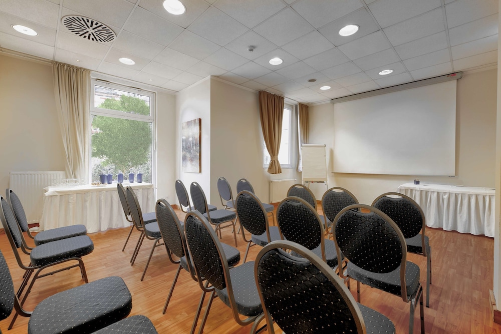 Am Schloss Kopenick By Golden Tulip Ex Best Western Hotel Am Schloss Koepenick 66/77