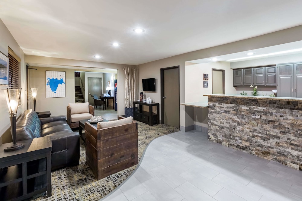 Super 8 by Wyndham Spirit Lake/Okoboji 10/41