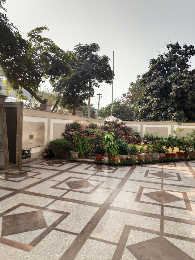 AADHAR HOTEL 23/26