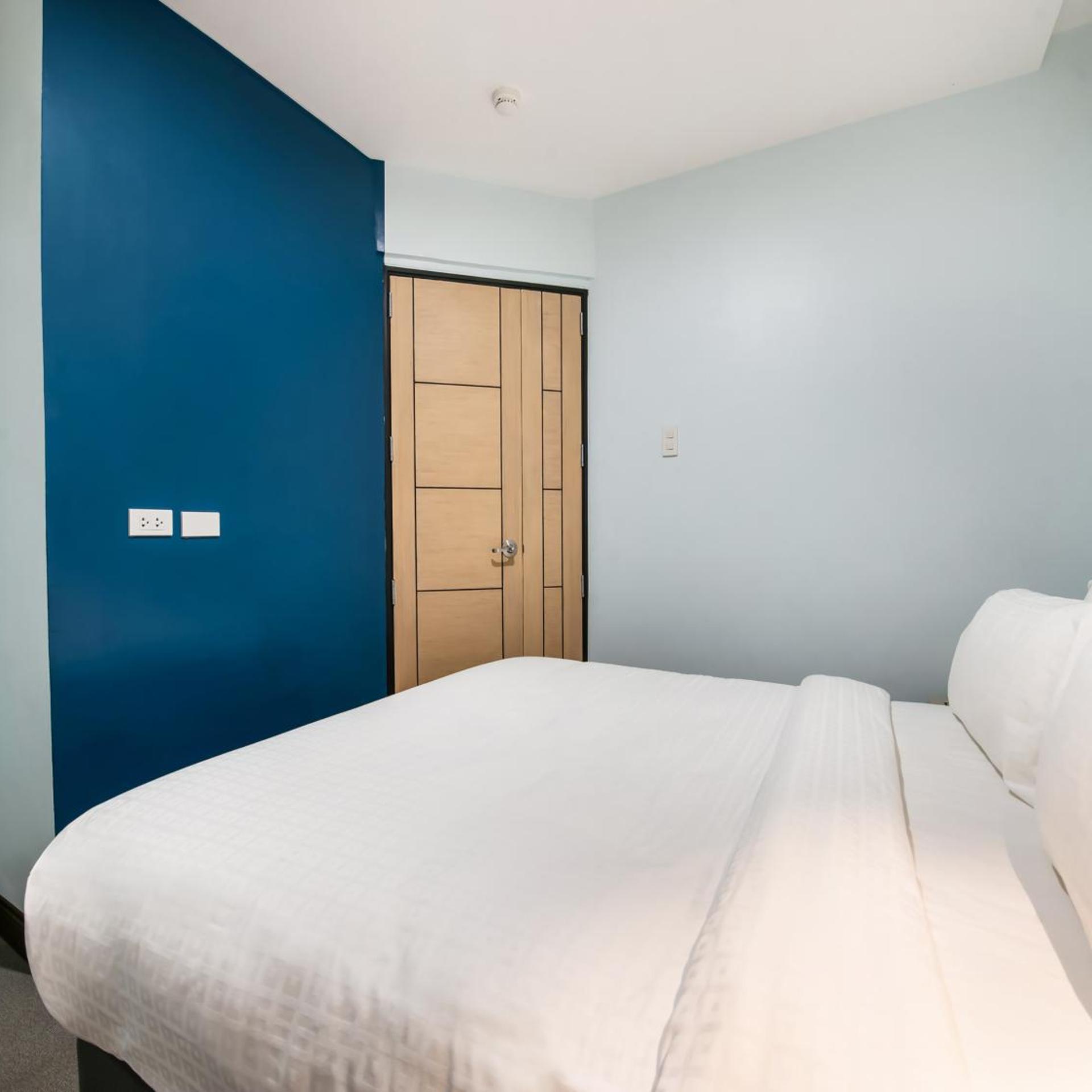 1 BEDROOM, SUITE