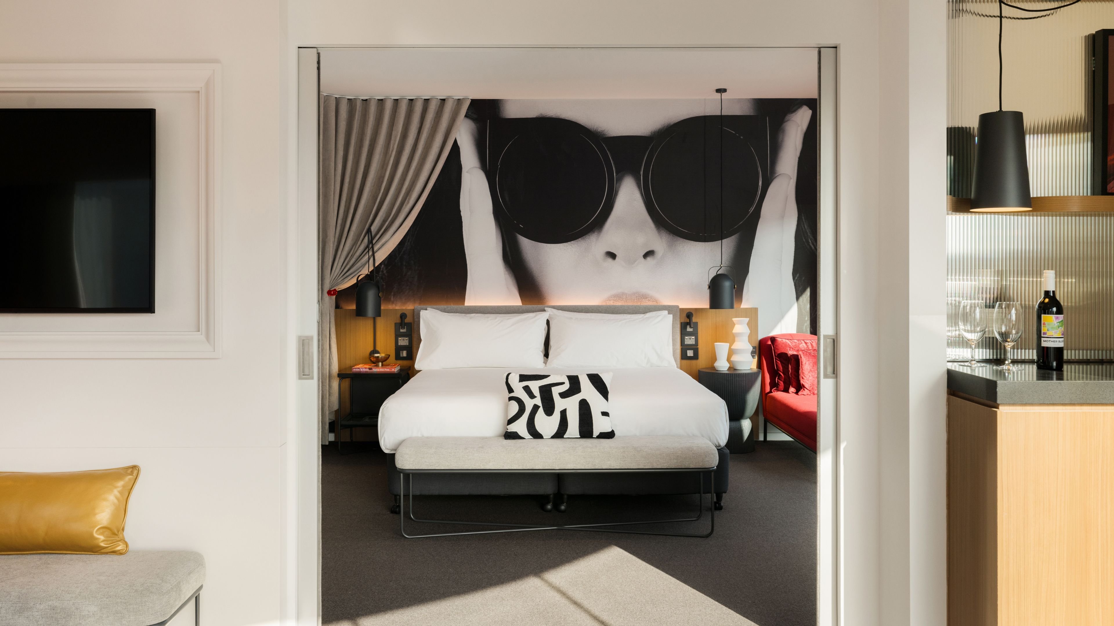 1 Bedroom, Spencer, Suite, King Bed, Street View