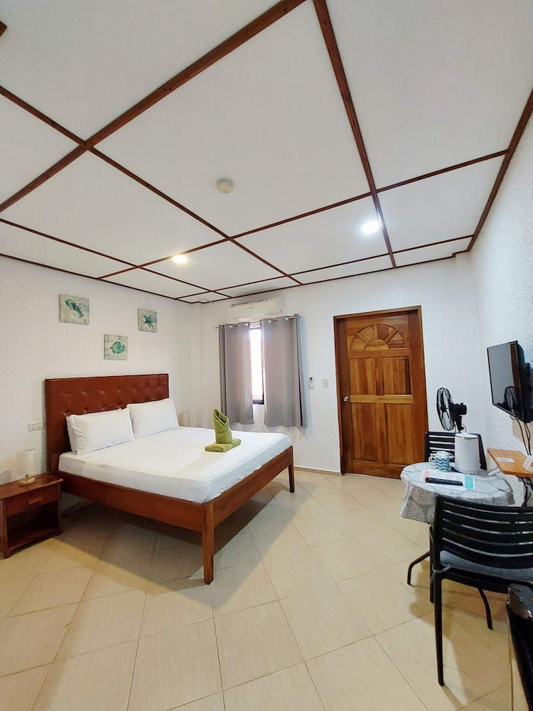 STANDARD, QUEEN BED