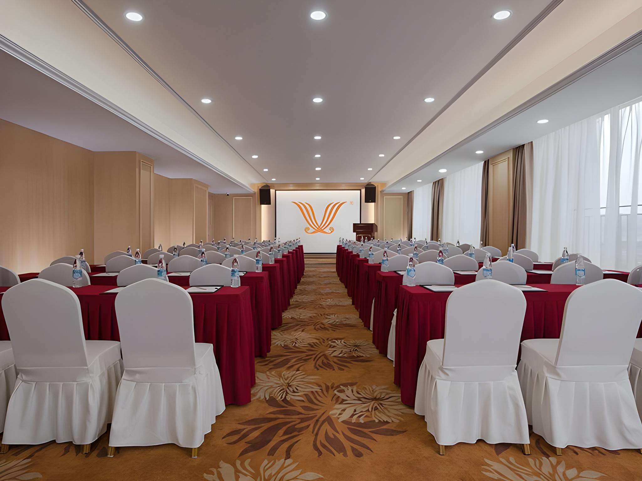 Vienna Hotel (North Square of Chengdu North Railway Station) 46/50