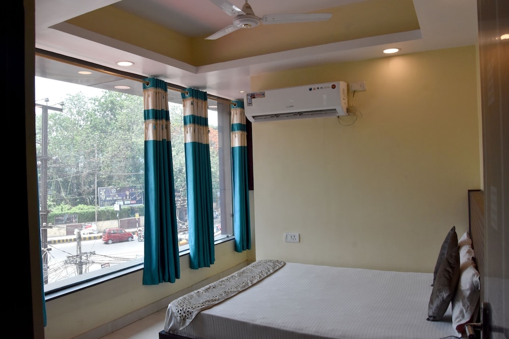 Oyo 9193 Hotel Maple 14/20