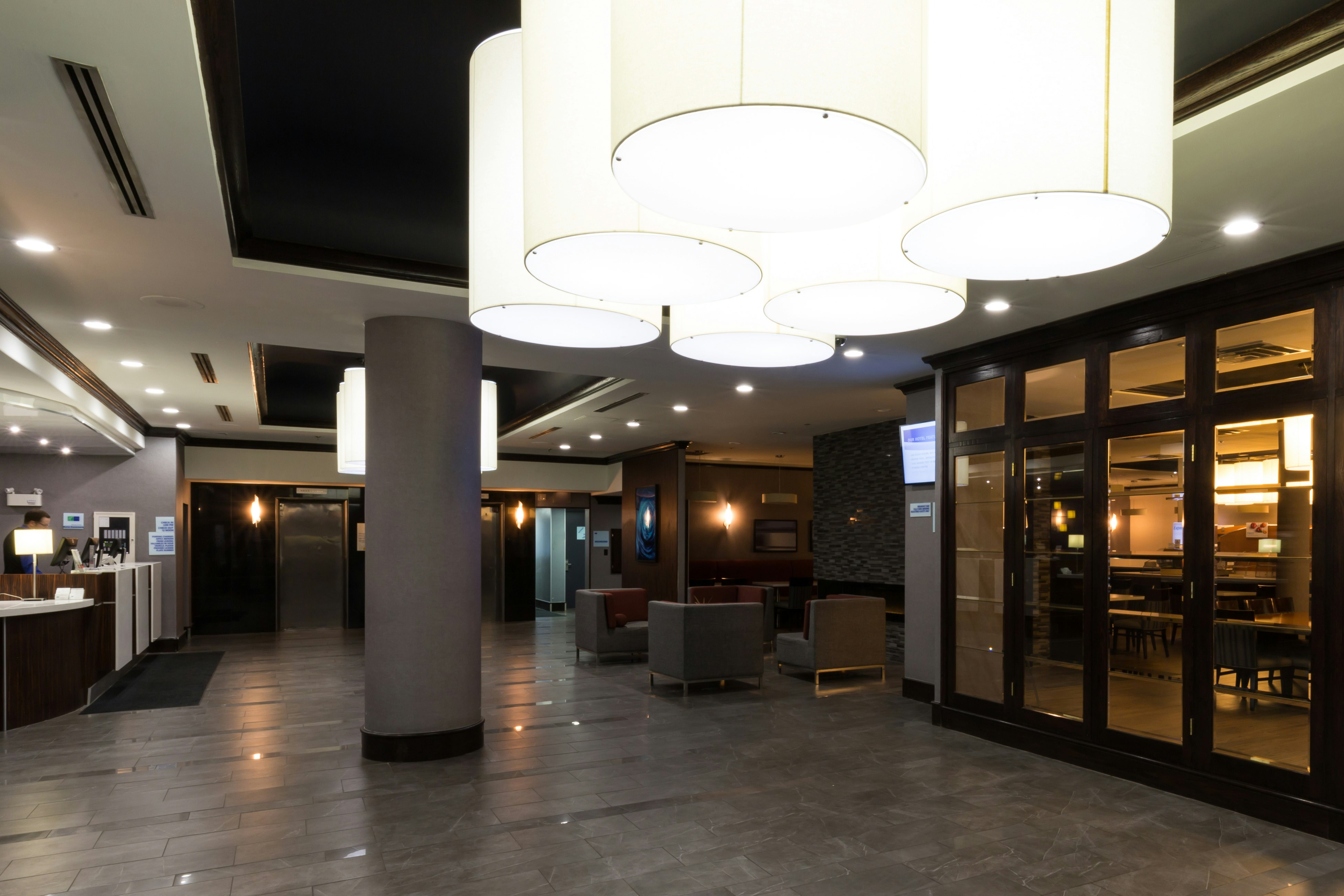 Holiday Inn Express Edmonton Downtown 8/56