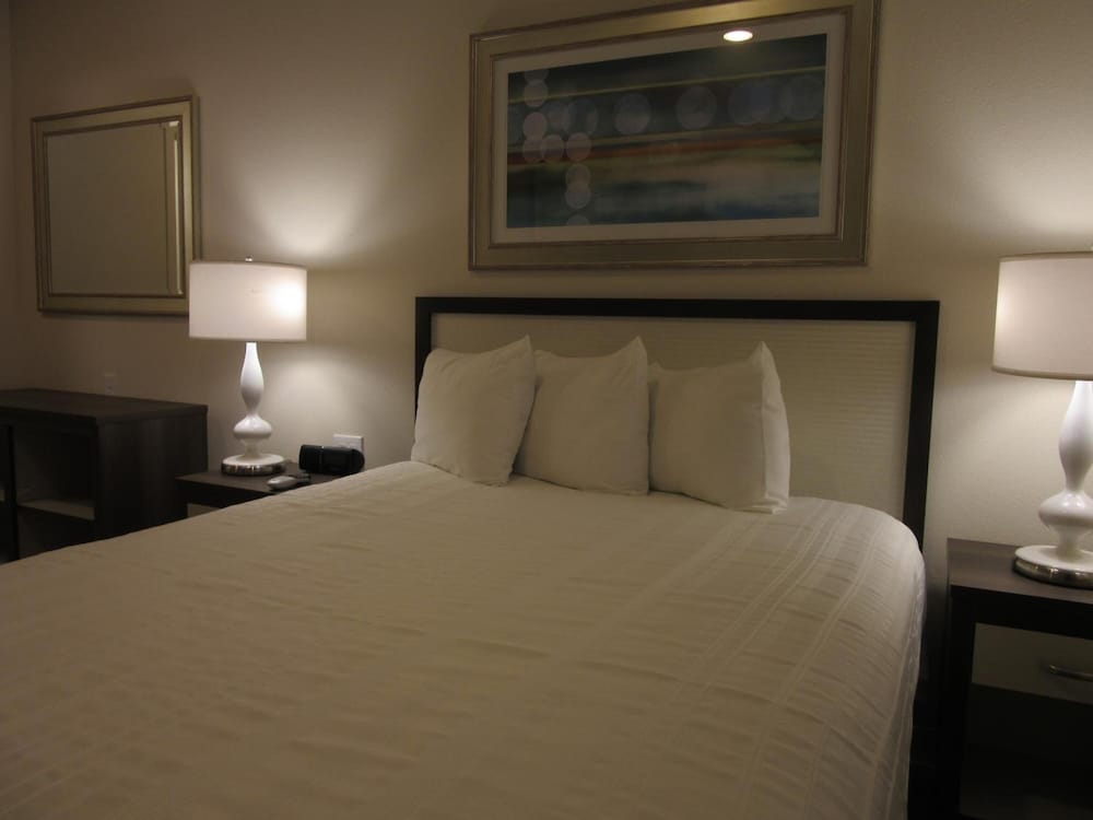 WaterWalk Extended Stay by Wyndham Wichita 18/43