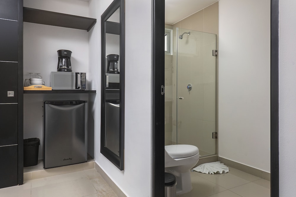 Suites Malecon Cancun 65/70