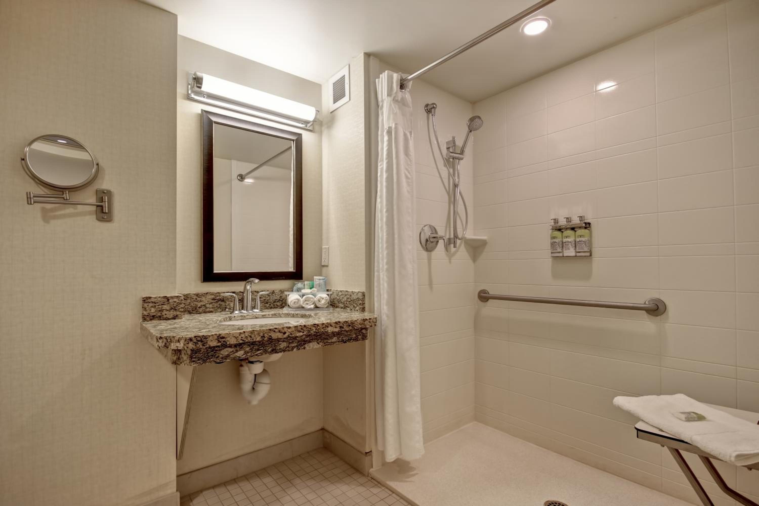 غرفة ديلوكس بسريرين منفصلين لذوي الإعاقة، Holiday Inn Express Hotel Suites Waterloo St Jacobs 8/10
