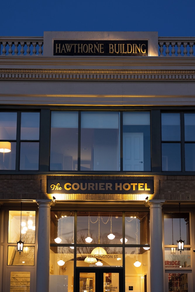 The Courier Hotel 1/50