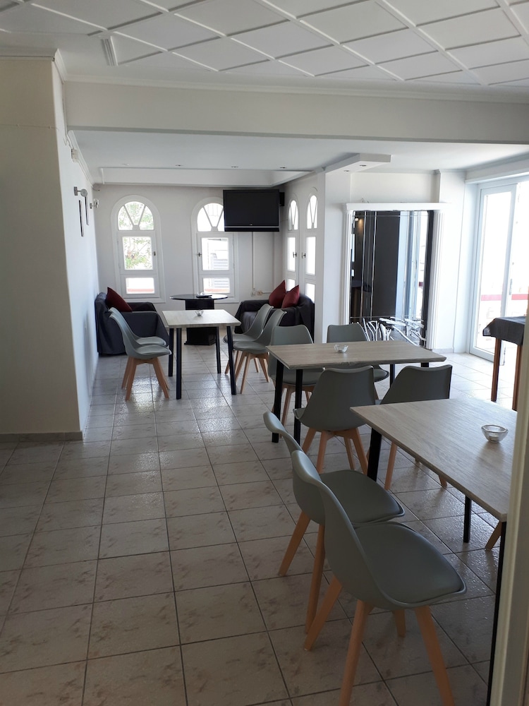 Summer Beach Hotel 34/46