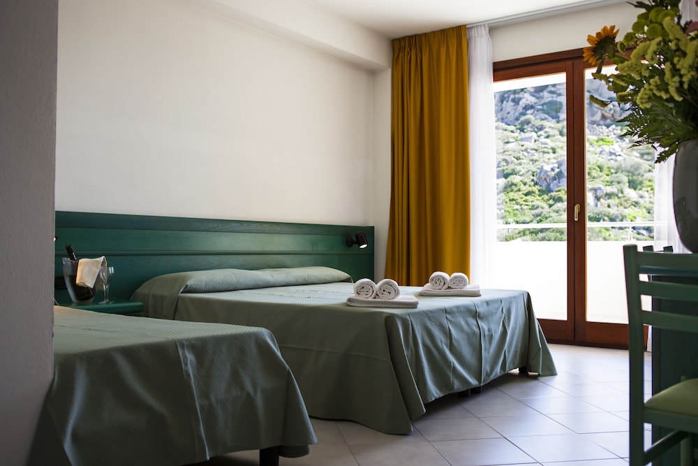 Miralonga Hotel 8/50