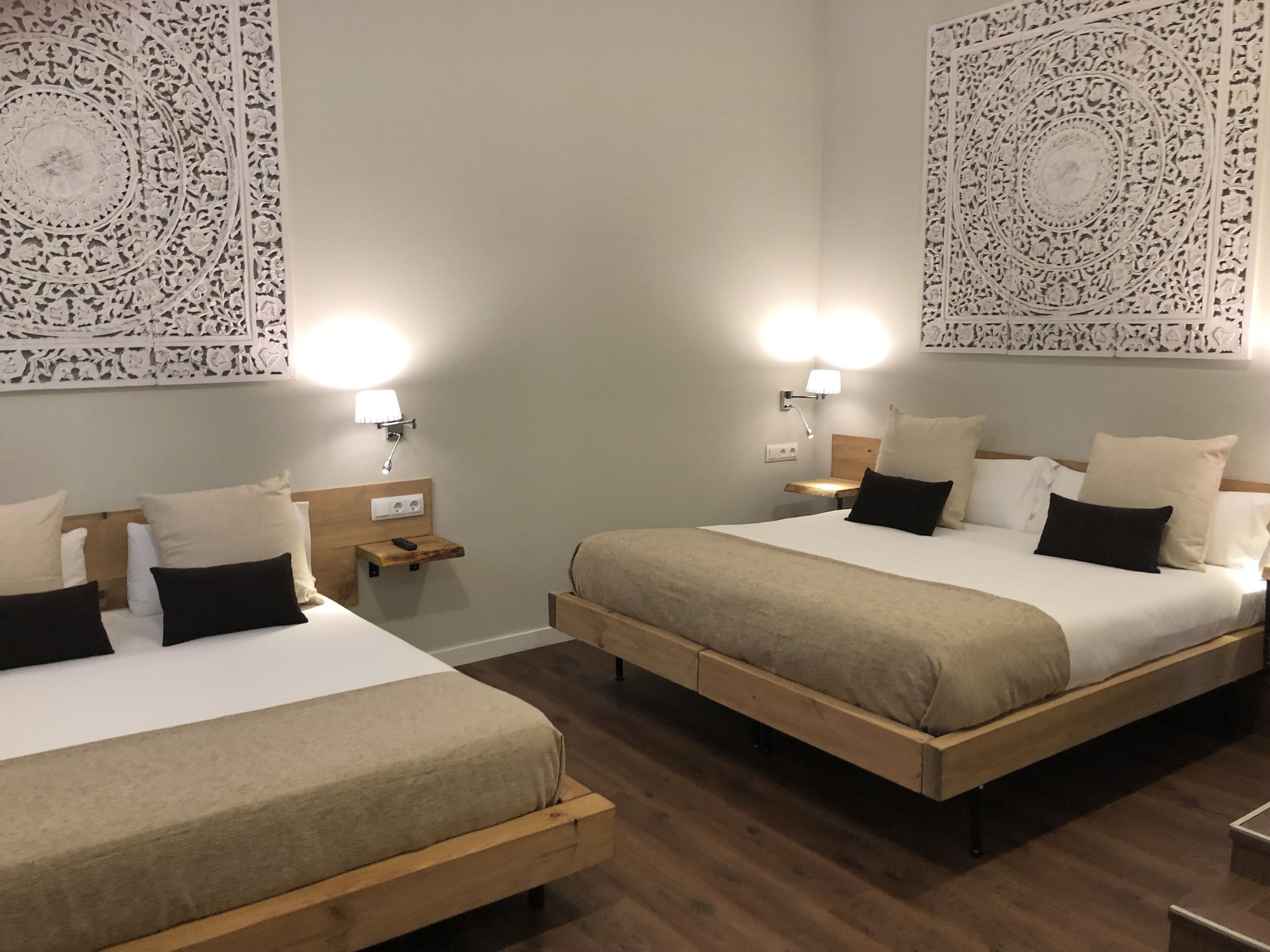 ROOM, QUADRUPLE, GARDEN AREA