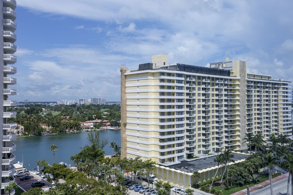 Castle Beach Suites By Miarentals 3/70