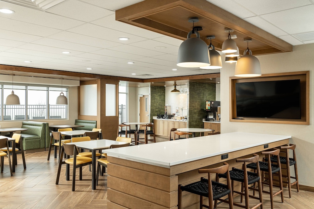 Fairfield Inn Suites Salina 28/40