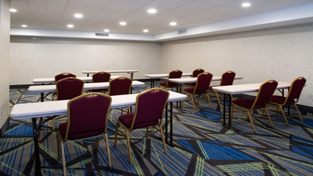 Holiday Inn Express Cincinnati West 64/74