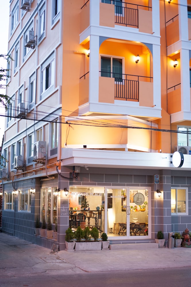 Hoppers Place Donmuang Hostel 3/46