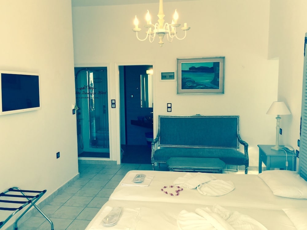 Afrodite Hotel 29/80