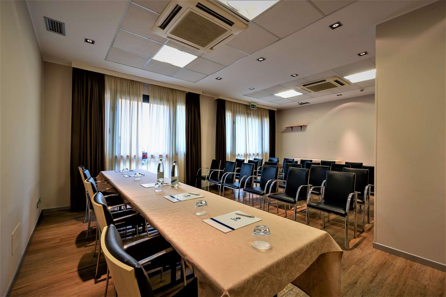 Best Western Palace Inn 37/39