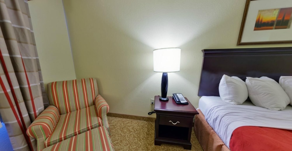 Country Inn & Suites by Radisson, Marion 20/64