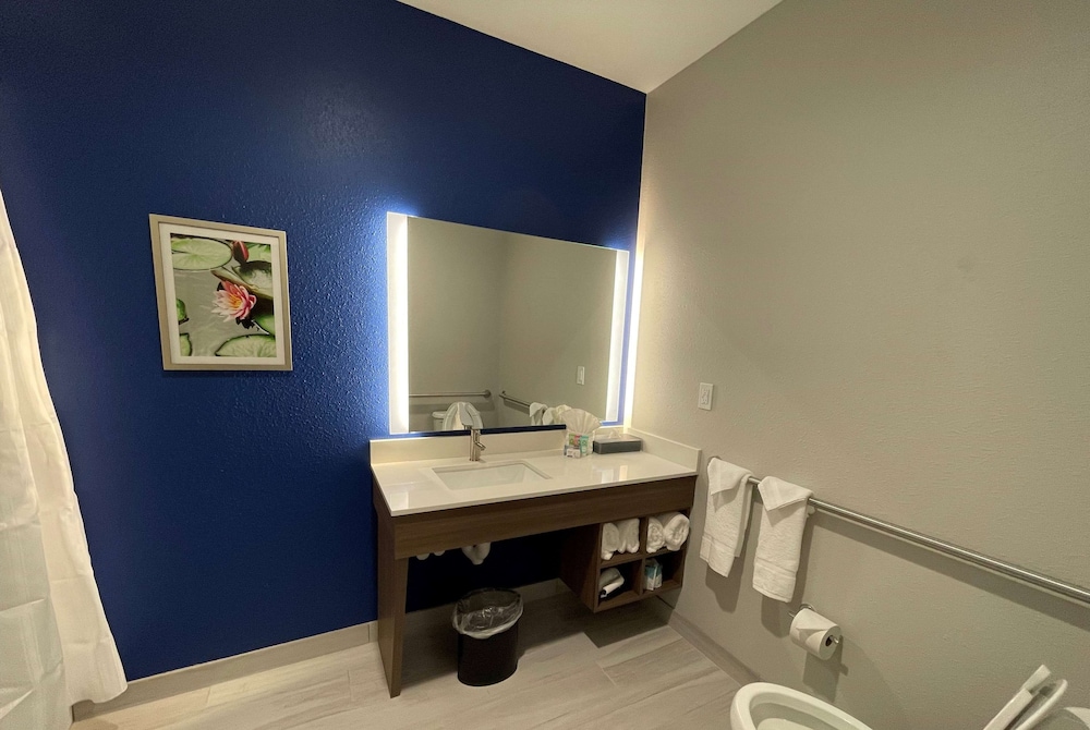 La Quinta Inn and Suites by Wyndham Valdosta 34/35