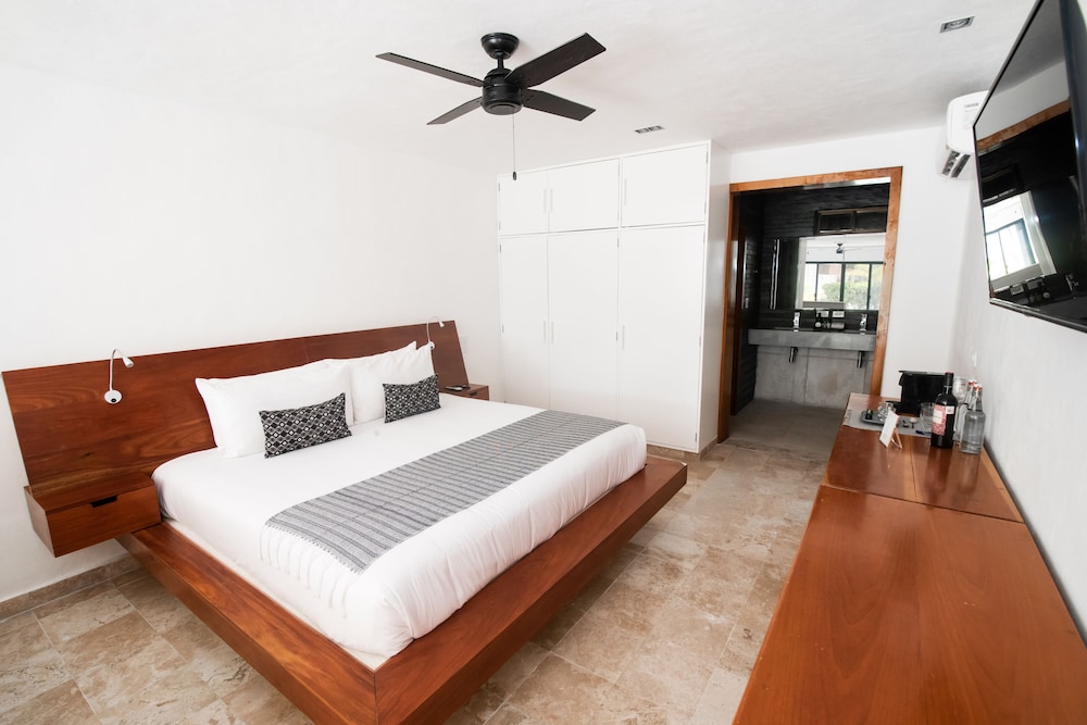 HOTEL CASA DEL JAGUAR BEACH 5/50