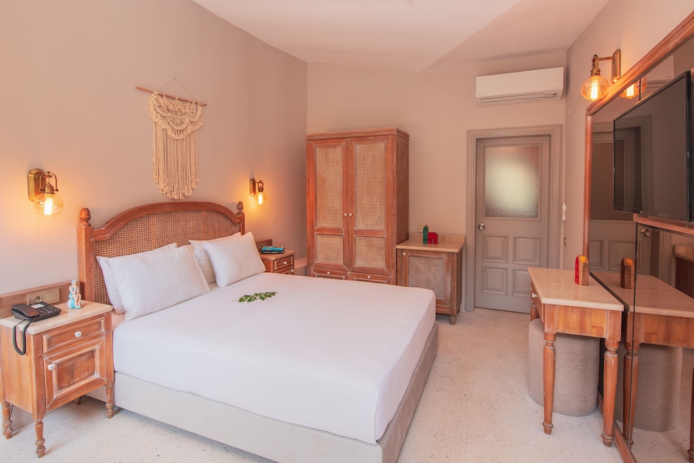 STONE, DOUBLE BED