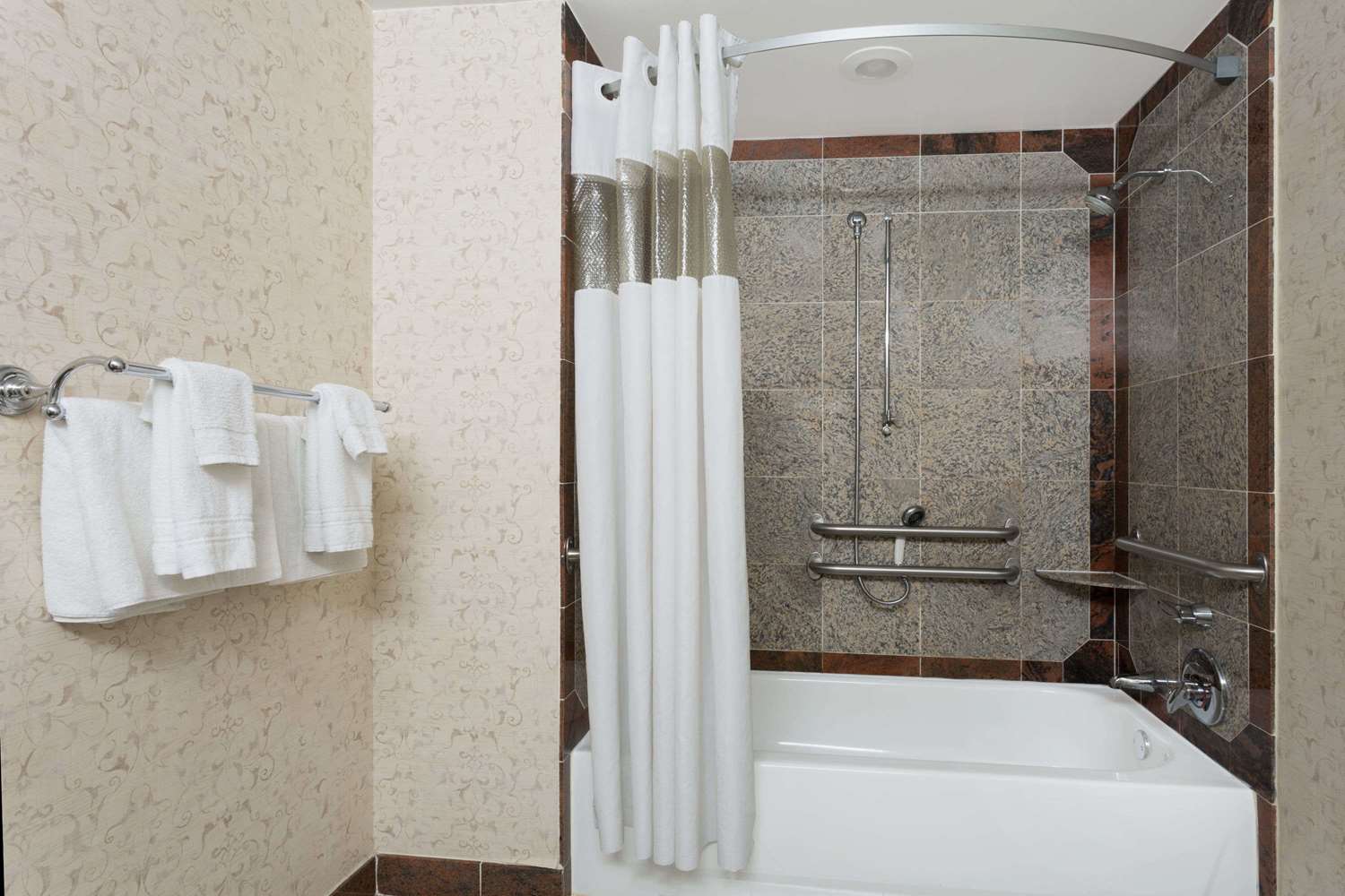 Days Inn by Wyndham Lanham Washington DC 35/40