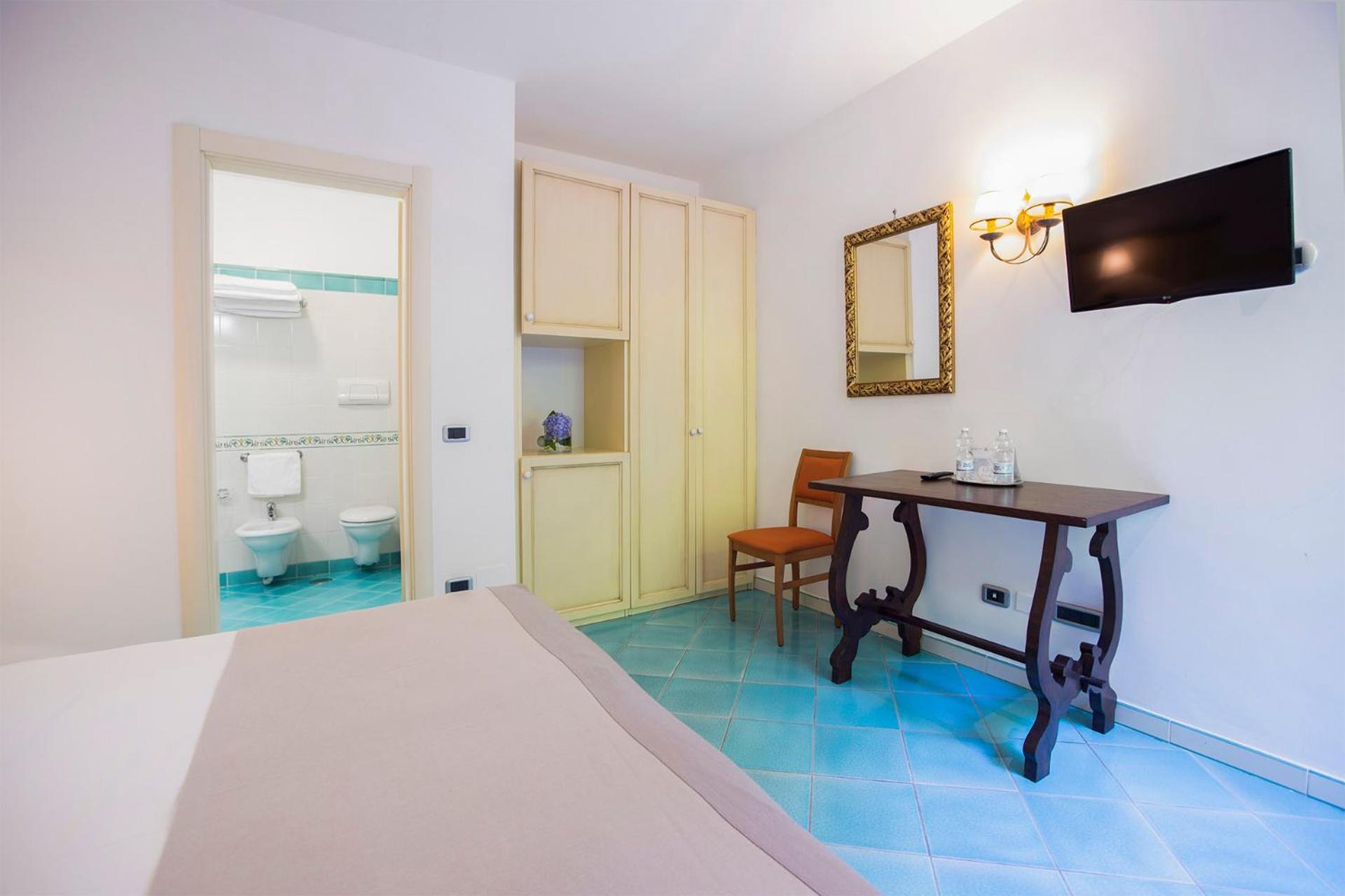 غرفة ثلاثية، Hotel La Torre 7/10