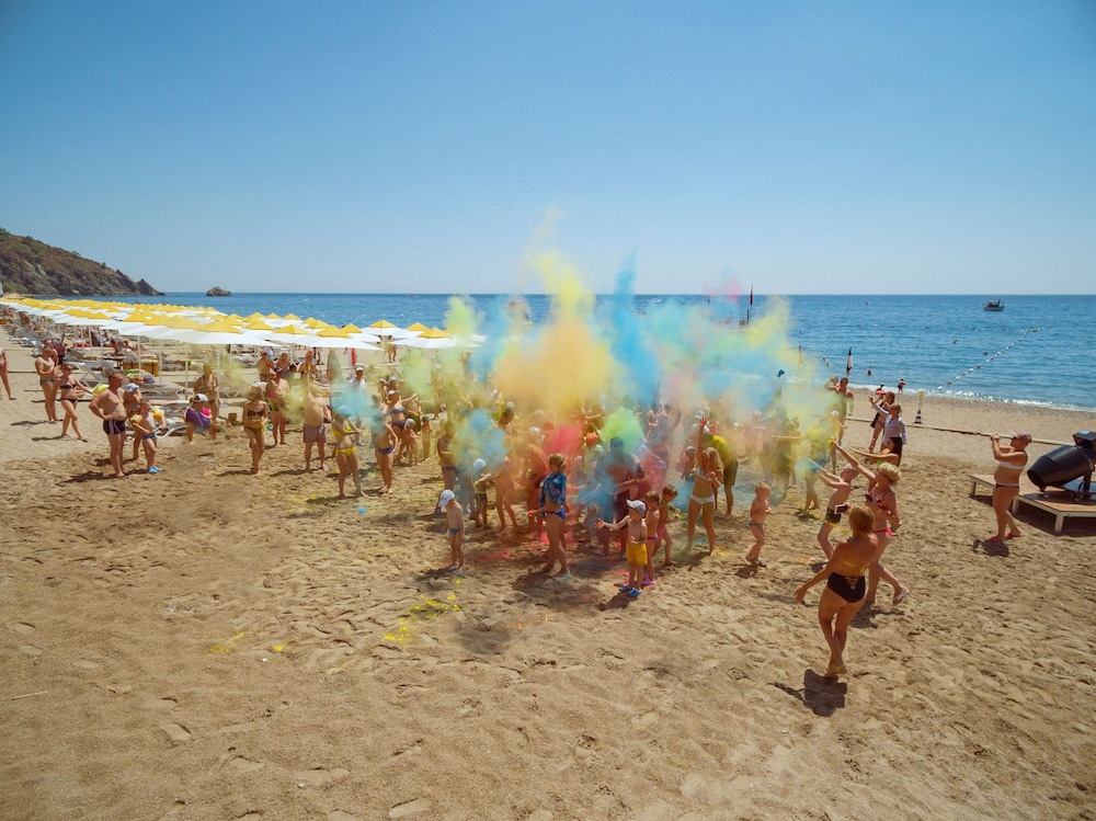Pirates Beach Club All Inclusive 46/48