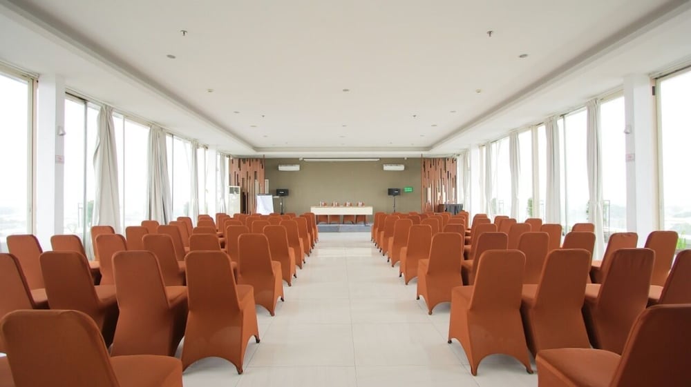 Ascent Premiere Hotel and Convention 55/62