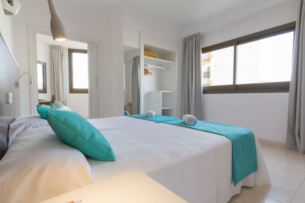 Comfort, Twin Beds